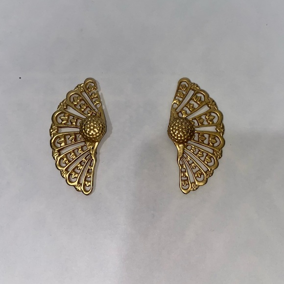 *3 for $12* Vintage Brass Fan Earrings - Picture 6 of 6